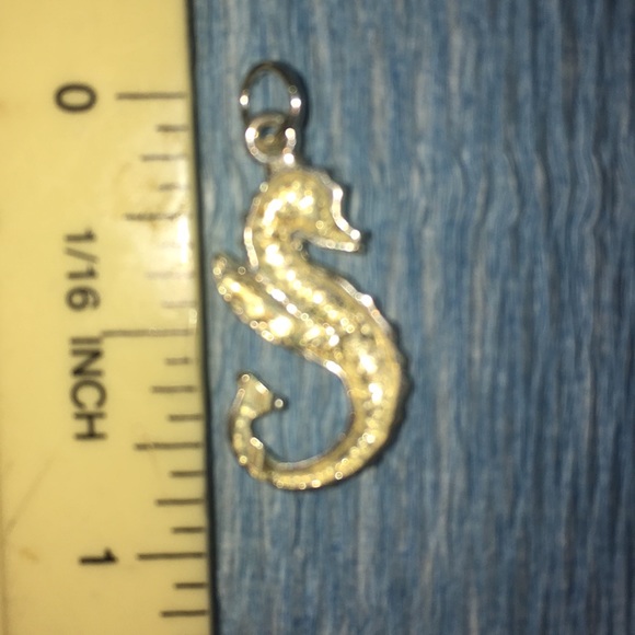 Pure Sterling Silver Seahorse Charm - Picture 2 of 4